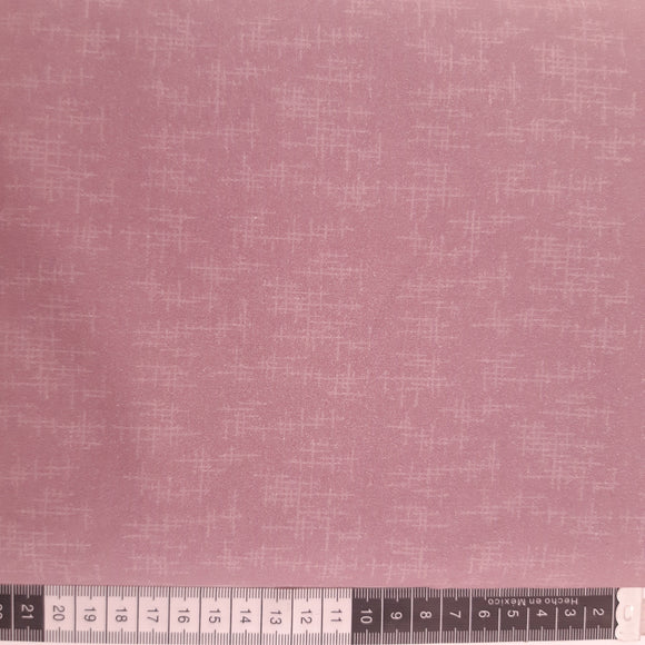 Patchwork stof, støvet gammel rosa med lyse streger der danner mønster.