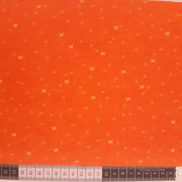 Patchwork stof, orange med lyse små kryds.
