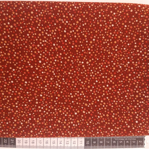 Patchwork stof, rødbrun med mange uens små prikker
