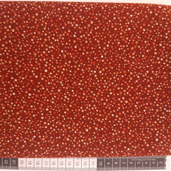 Patchwork stof, rødbrun med mange uens små prikker