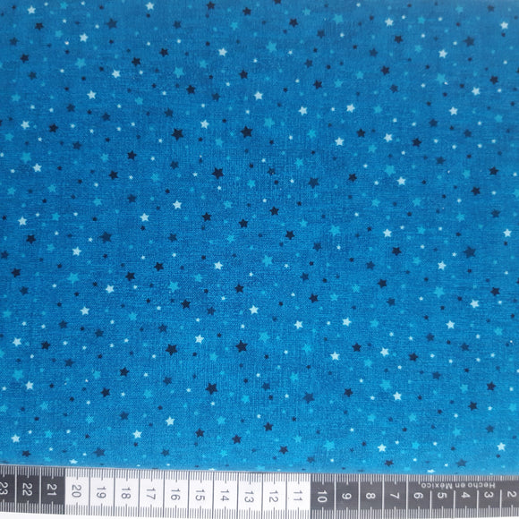 Patchwork stof, turkis blå meleret med mini prikker og stjerner.