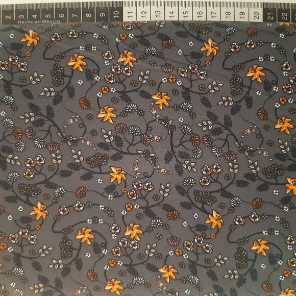 Patchwork stof, grå med sorte bladranker og gule blomster.