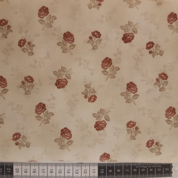 Patchwork stof,  råhvid med gammelrosa roser på stilk.