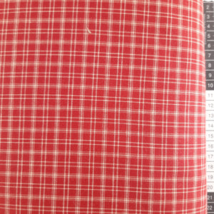 Patchwork stof, røde og råhvide vævede ca. 5 mm tern  160 cm bred