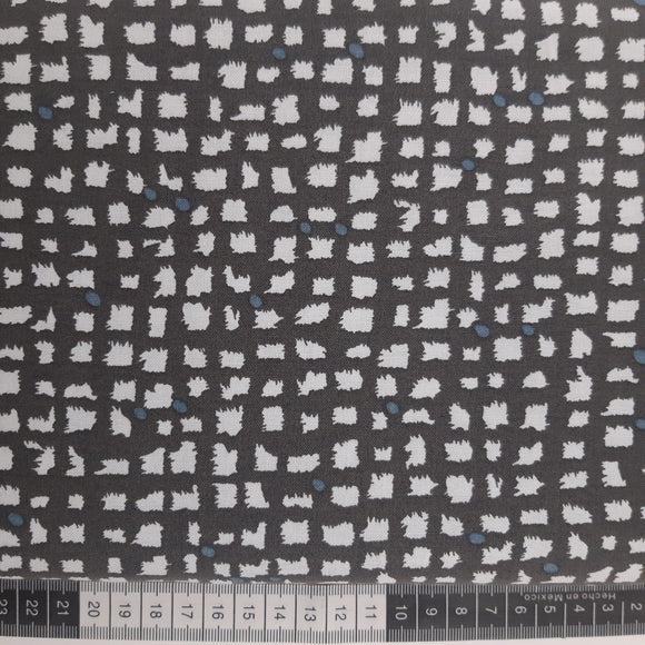 Patchwork stof, grå med små lyse figurer.