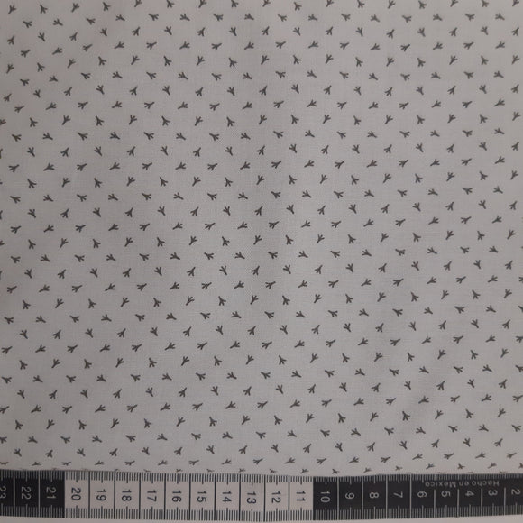 Patchwork stof, lys grå med små hønse fodspor.