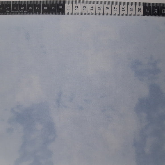 Patchwork stof, lyseblå tone i tone, super god til at lave skyer med. farve 601