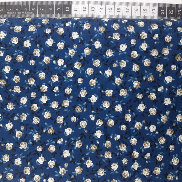 Patchwork stof, mørk blå med hvide små roser.