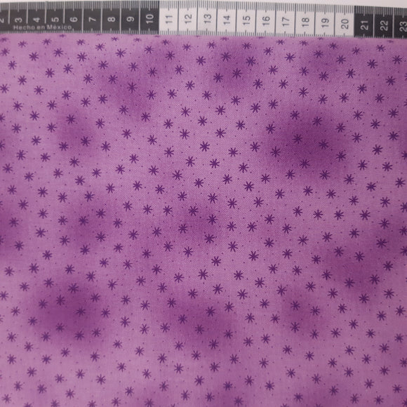 Patchwork stof, lys rød/lilla meleret med mini prik og stjerner.
