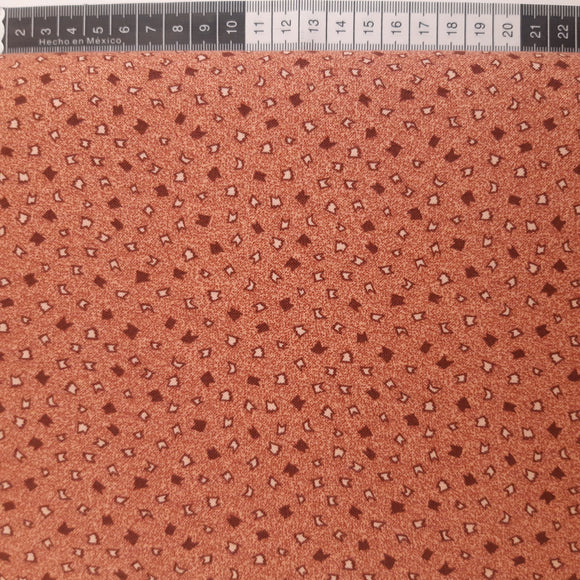 Patchwork stof, gammel rosa meleret med mini figurer.