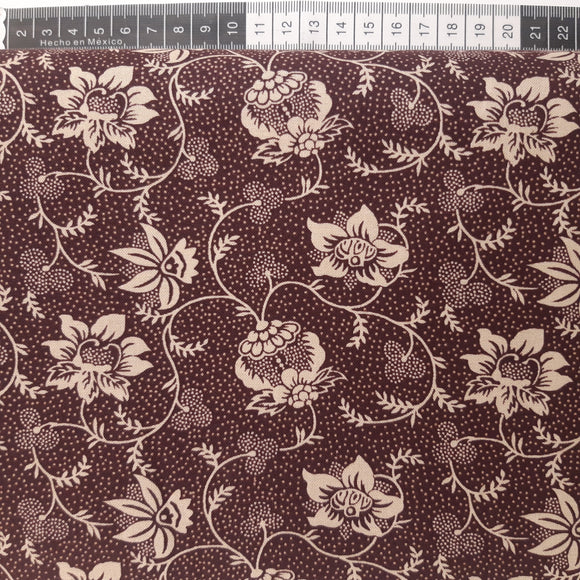 Patchwork stof, mørk brun med lyse blomsterranker og prikker.