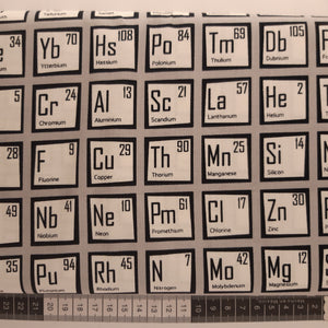 Patchwork stof hvid bund med periodiske system