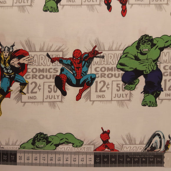 Patchwork stof hvid bund med Hulk, Spiderman og Thor panel fra Disney