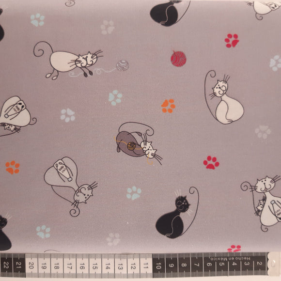 Patchwork stof, grå bund med katte og katte poter