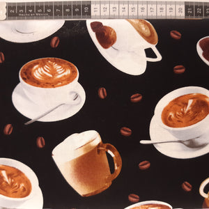 Patchwork stof, sort bund med kaffekop og kaffebønner