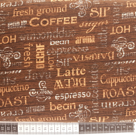Patchwork stof, brun bund med tekst om kaffe