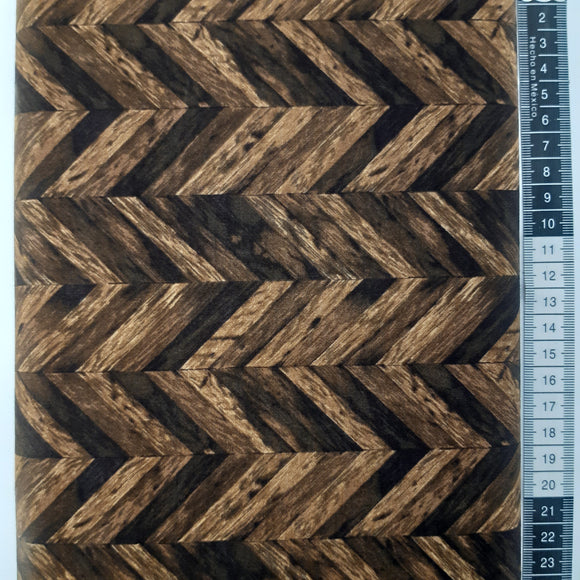 Patchwork stof, brune gulv planker i sildebens mønster