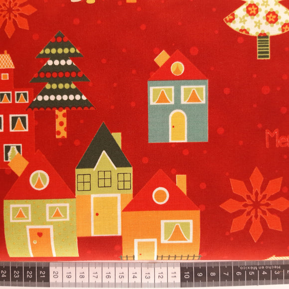 Patchwork stof, rød med huse og juletræer, ugler, egern og svampe