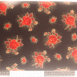 Patchwork stof, sort med røde roser og guld tryk