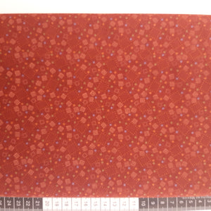 Patchwork stof, rød/brun med forskellige små kvadrater