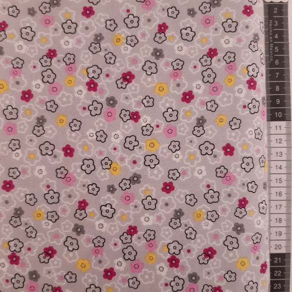 Patchwork stof, lys grå med små pink og gule blomster