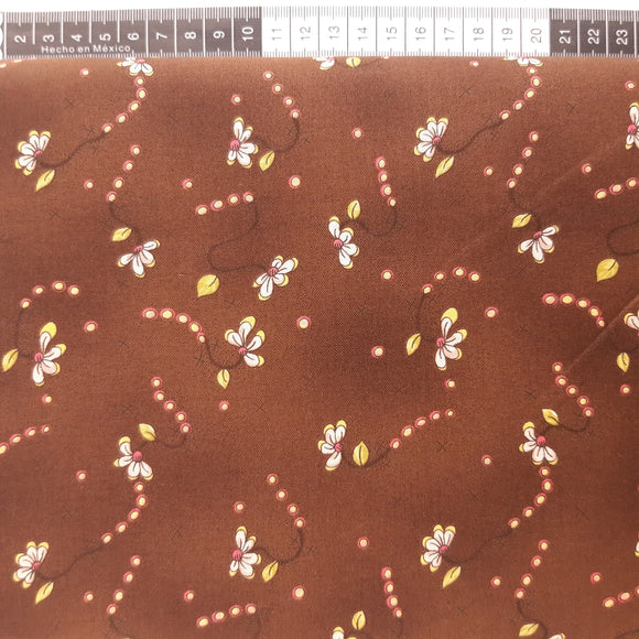 Patchwork stof, mørkebrun med søde blomster og frø