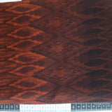 Patchwork stof,  mønster med farveskift fra mørk bordeaux til lys orange
