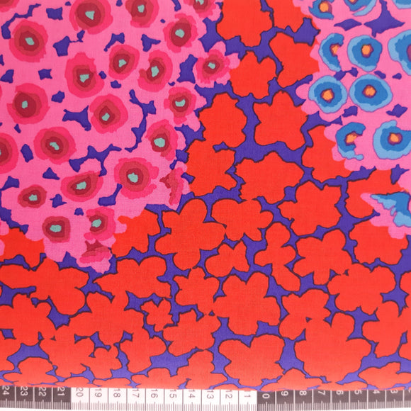 Patchwork stof, blomster i rød blå lilla grøn og pink stor mønstret
