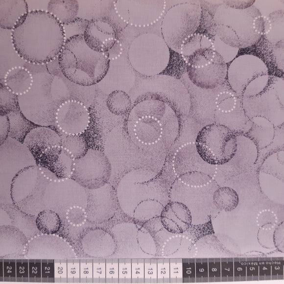 Patchwork stof, støvet lys lilla med forskellige størrelse ringe