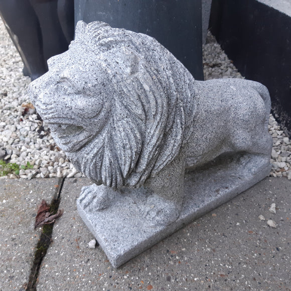 Løve i grå granit H 33 L 40 cm 22 kg