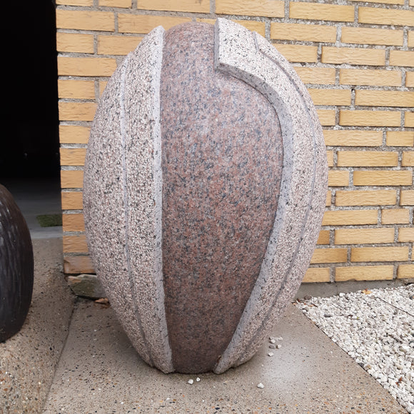 Æg i rosa poleret og stavbrændt granit H 80 Ø 60 cm 275 kg