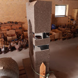 Abstrakt figur TOR grå granit og rustfri stål H 145 cm sokkel 50 x 90 cm 450 kg