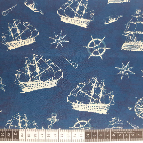 Patchwork stof, marineblå med råhvide gamle sejlskibe.