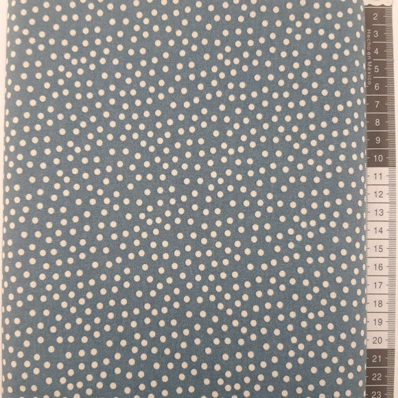 Patchwork stof, støvet blå med råhvide prikker, polka dots.