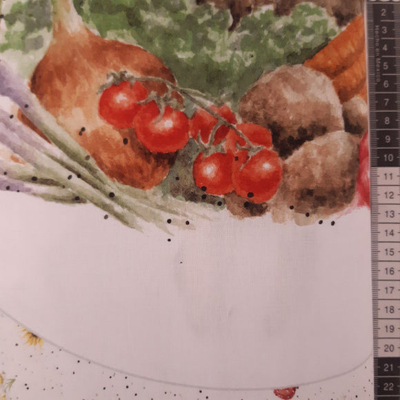 Panel patchwork stof, rå hvid, motiv med grøntsager, svampe og dyr.