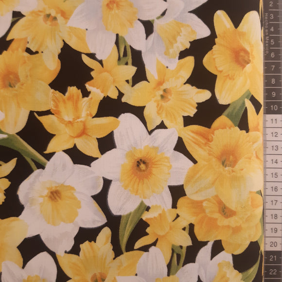 Patchwork stof, smukke gule og hvide påske liljer i naturlig størrelse.