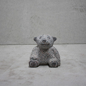 Bamse i grå granit H 20 cm 5 kg.