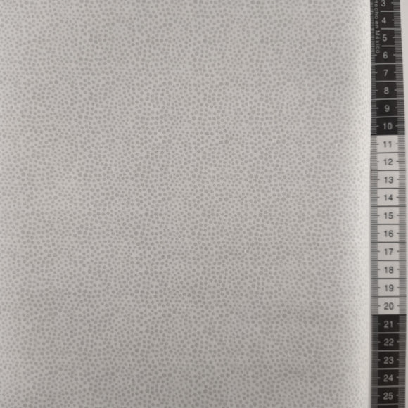 Patchwork stof, hvid bund med forskellige størrelse tæt siddende grå prikker