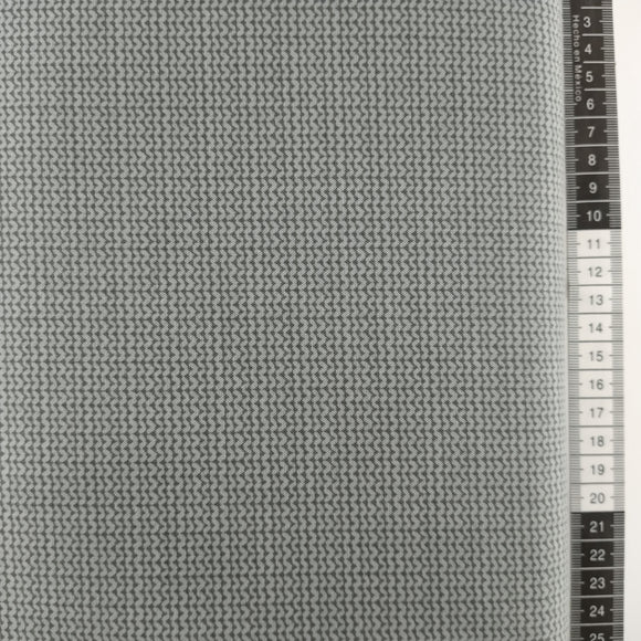 Patchwork stof, grå bund med grafisk design i lysegrå farve
