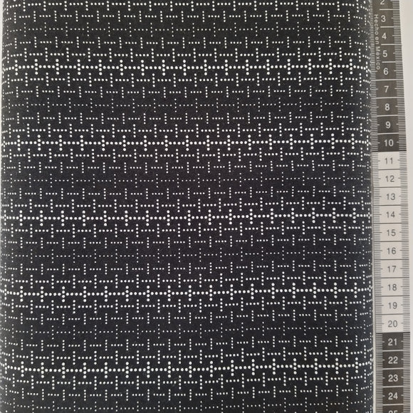 Patchwork stof, sort meleret med småt mønstret design med små hvide prikker.