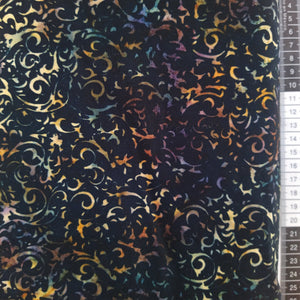 Patchwork stof, sort bund med småt mønstret i multifarvet