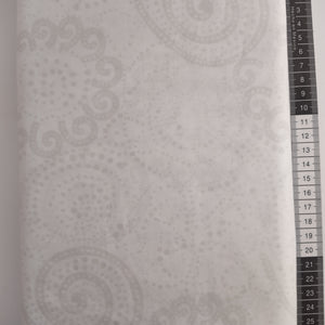 Patchwork stof, hvid bund med stort mønster i råhvid farver