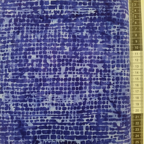 Patchwork stof, mørkeblå bund med små mønstret design i lyseblå.