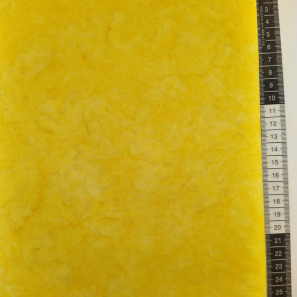 Patchwork stof, gul meleret tone i tone. Giver en flot effekt til bund stof.