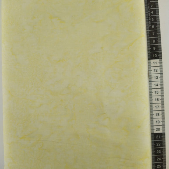 Patchwork stof, pastel gul meleret tone i tone. Giver en flot effekt til bund stof.