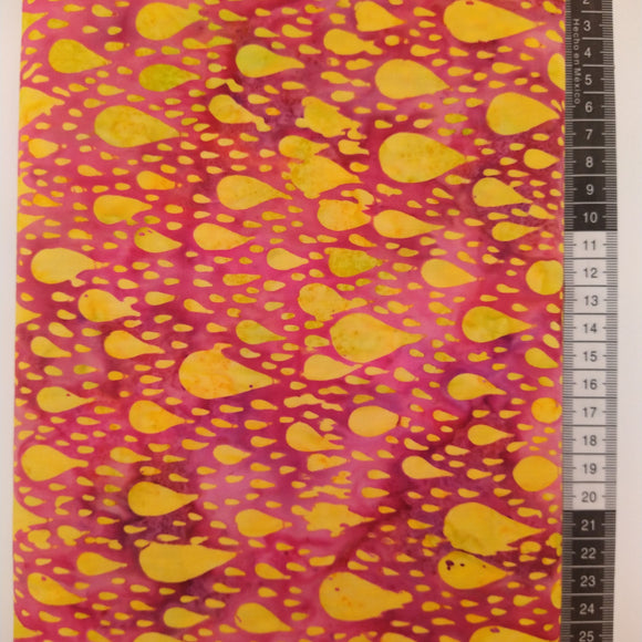 Patchwork stof,  mørk pink/lilla meleret bund med forskellige størrelser gule dråber.