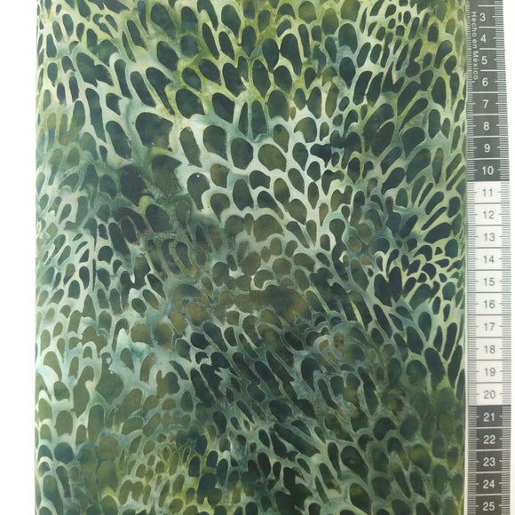 Patchwork stof, grøn meleret med et flot mønster i mørkegrøn der ligner et dyre print.