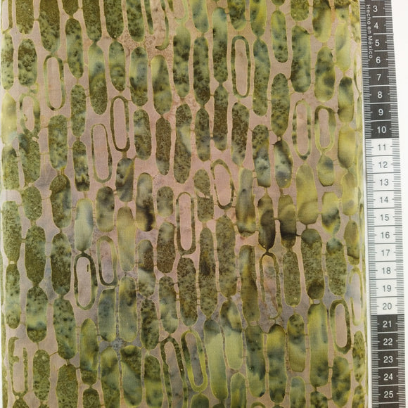 Patchwork stof, army grøn meleret bund med army brun stor mønster. Effektiv til hvis man skal ligge i skjul.