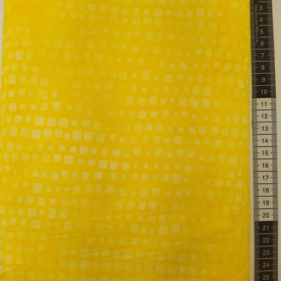 Patchwork stof, klar gul meleret bund med forskellige størrelser lys gule firkanter.
