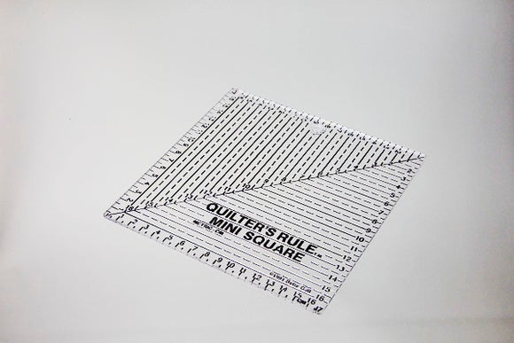 Lineal kvadratisk 17 x 17 centimeter fra Quilters Rule